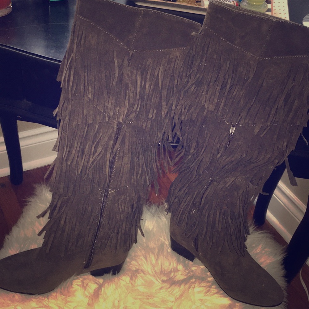 Fringe boots !👢